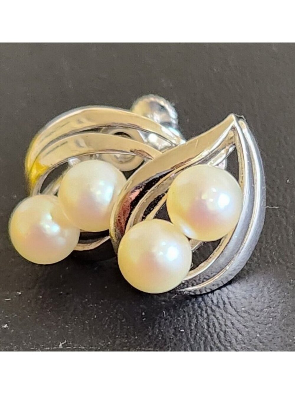 Rodium Sterling And Pearls Earrings. 3/4" Tall